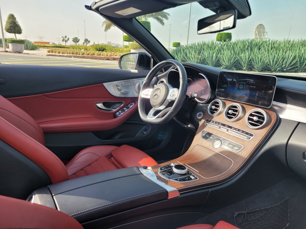 Koyu gri Mercedes Benz C300 Cabrio 2020