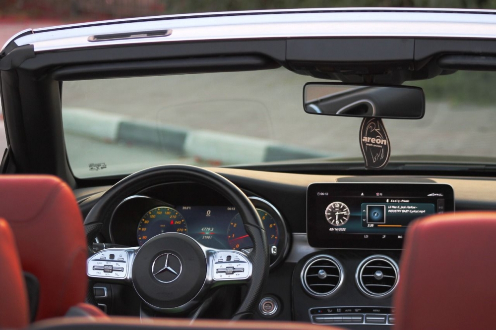 Metallisches Grau Mercedes Benz C300 Cabrio 2020