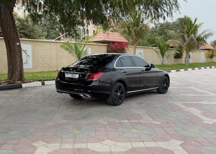 Negro Mercedes Benz C300 2020