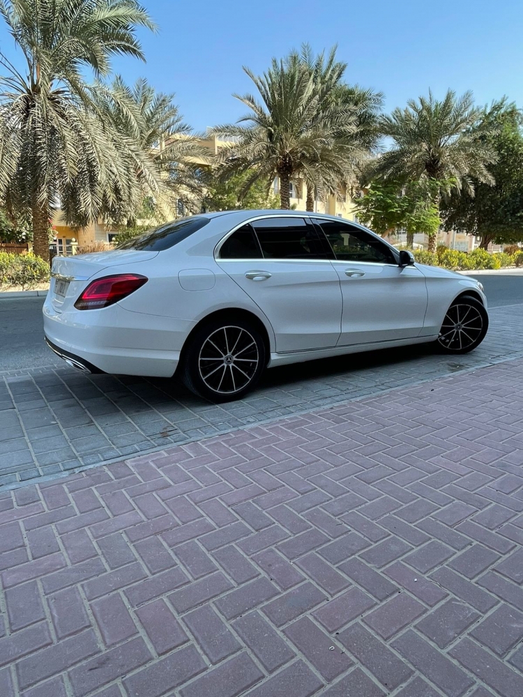 Weiß Mercedes Benz C300 2020