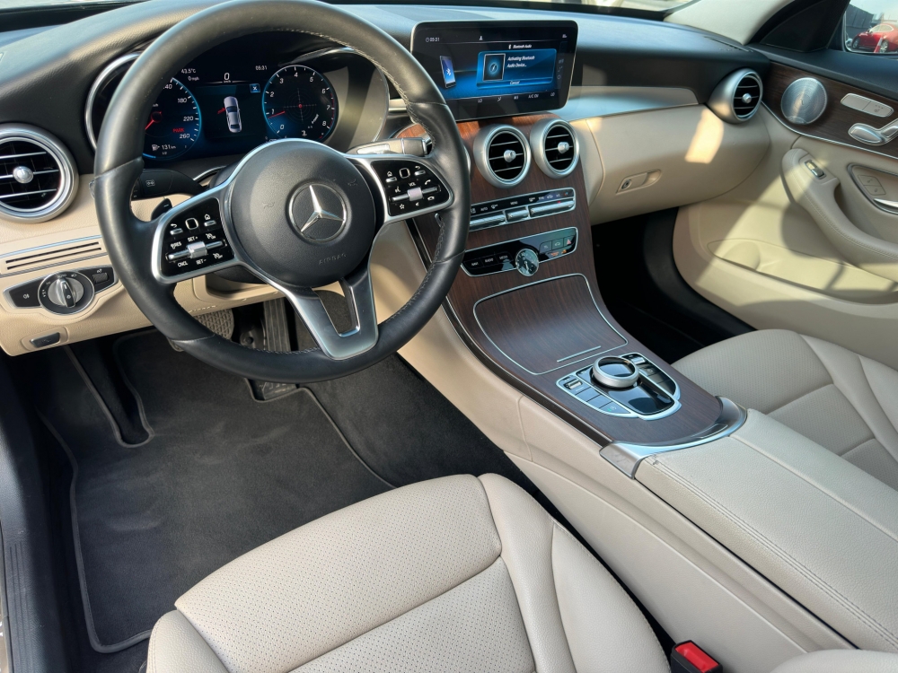 Schwarz Mercedes Benz C300 2021