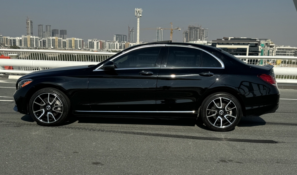 zwart Mercedes-Benz C300 2021