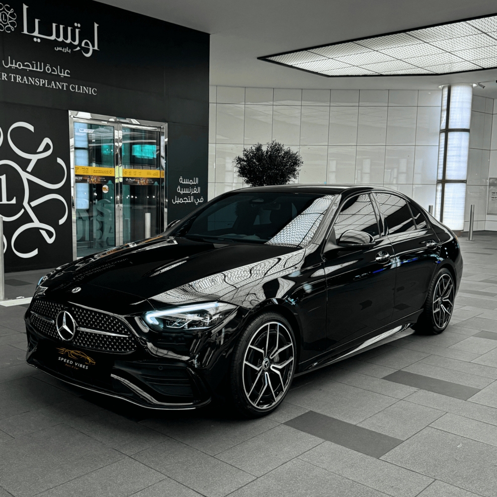 Siyah Mercedes Benz C300 2022
