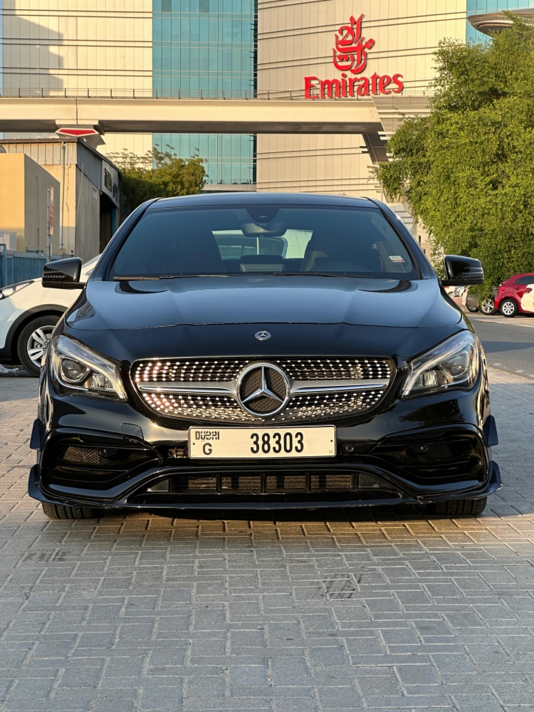Siyah Mercedes Benz CLA 250 2018