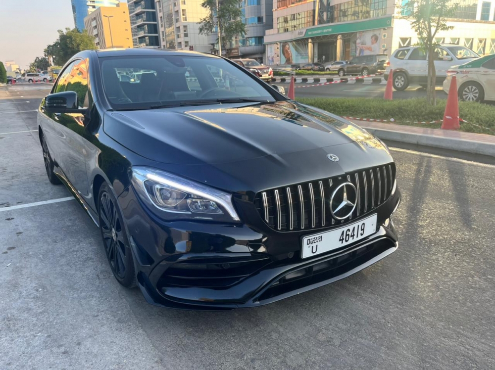 Siyah Mercedes Benz CLA 250 2019