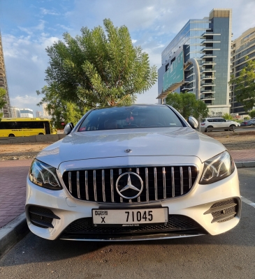 Rent Mercedesbenz E300 2019