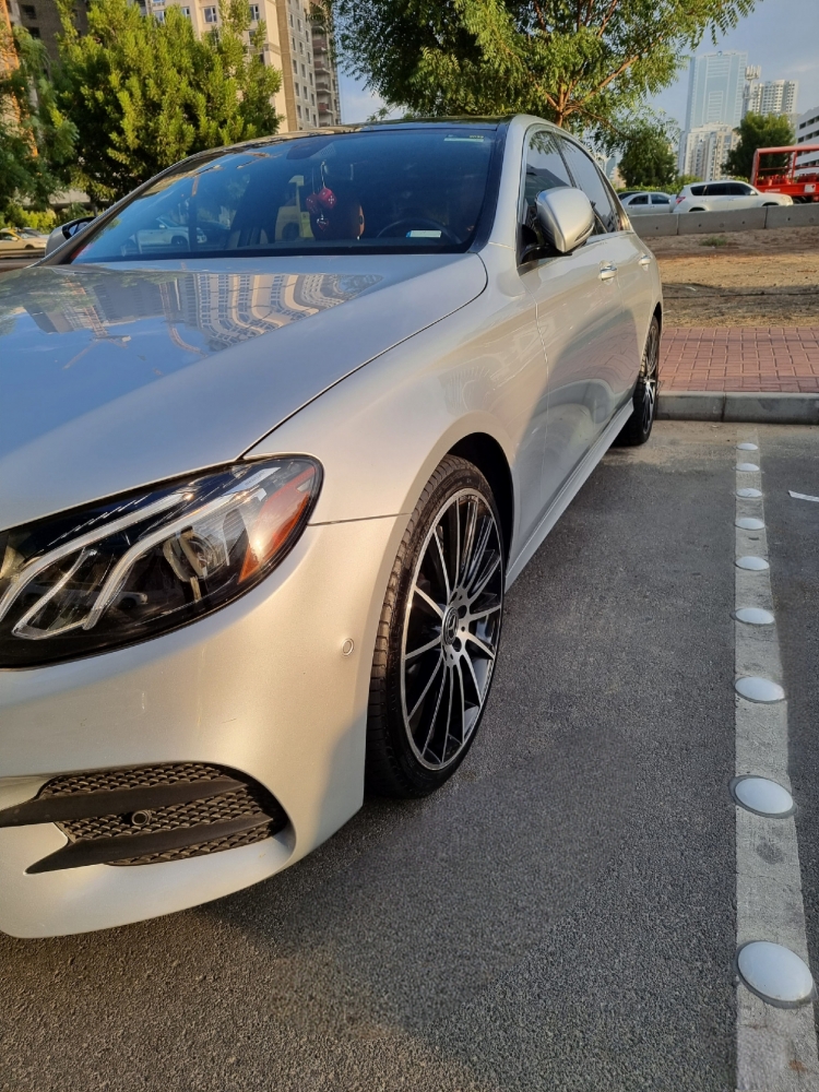 Plata metálica Mercedes Benz E300 2019