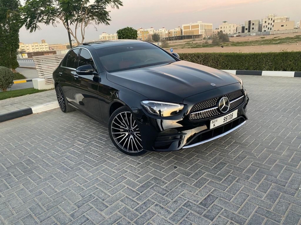 zwart Mercedes-Benz E300 2019