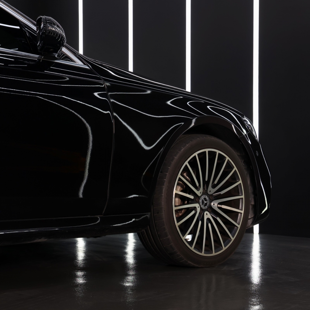 Noir Mercedes Benz E300 2023