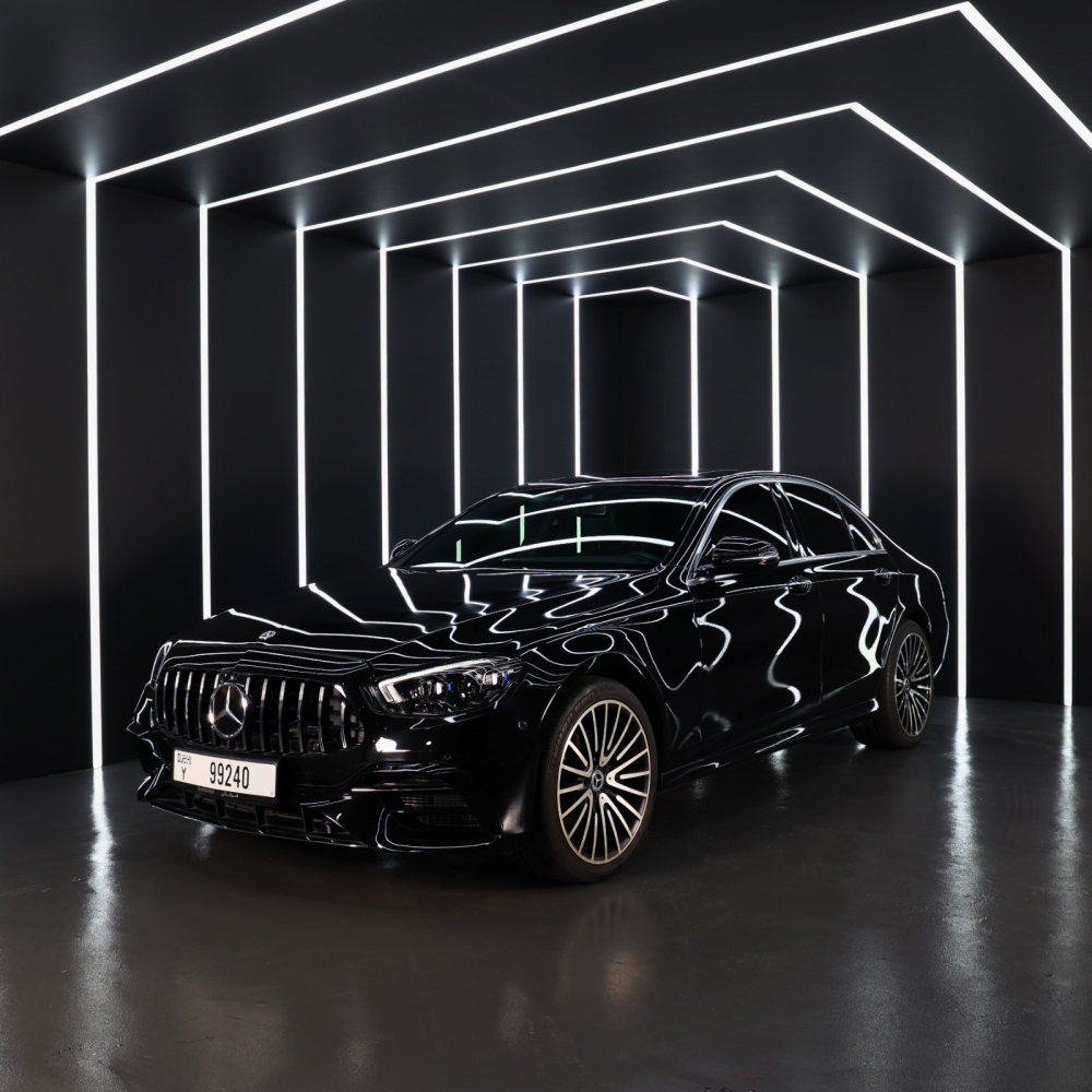 Siyah Mercedes Benz E300 2023