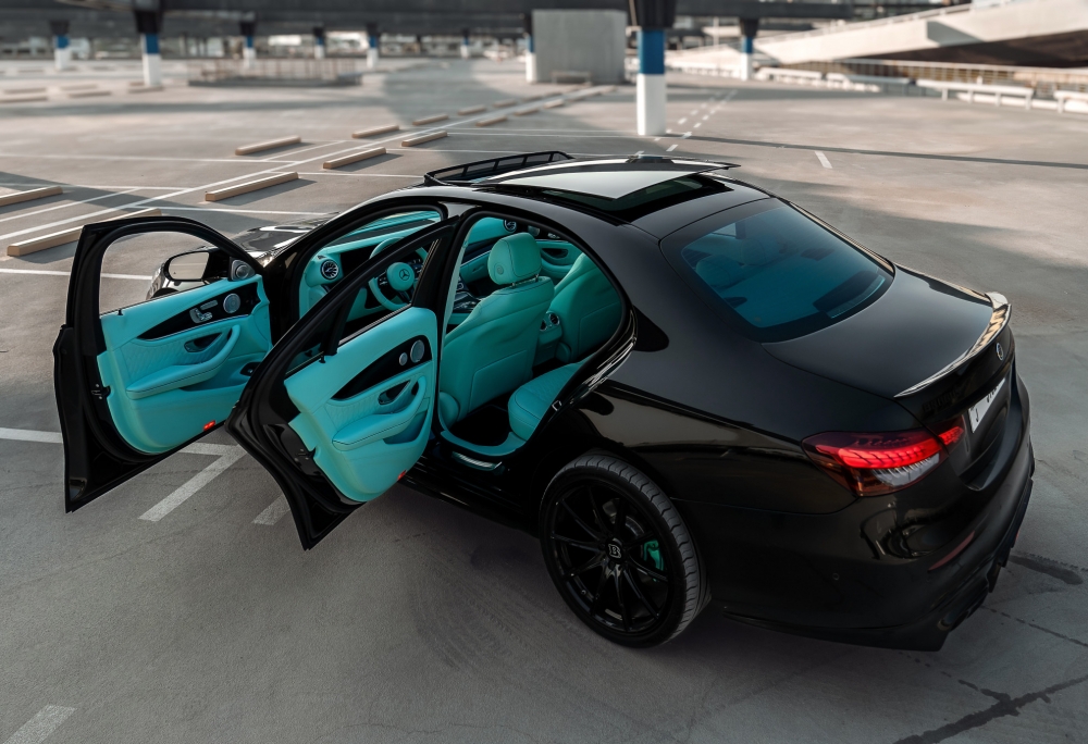 zwart Mercedes-Benz E350 Brabus-set 2020