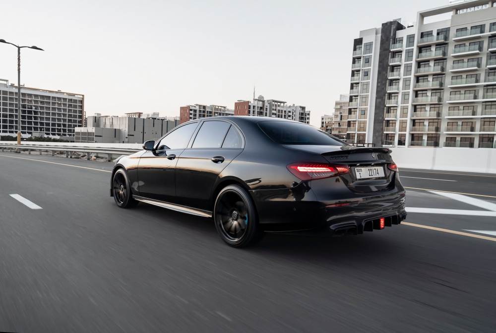 黑色的 奔驰 E350巴博斯套件 2020