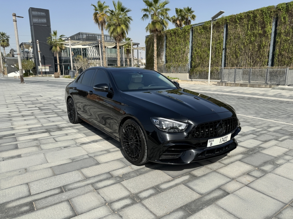 zwart Mercedes-Benz E350 2020