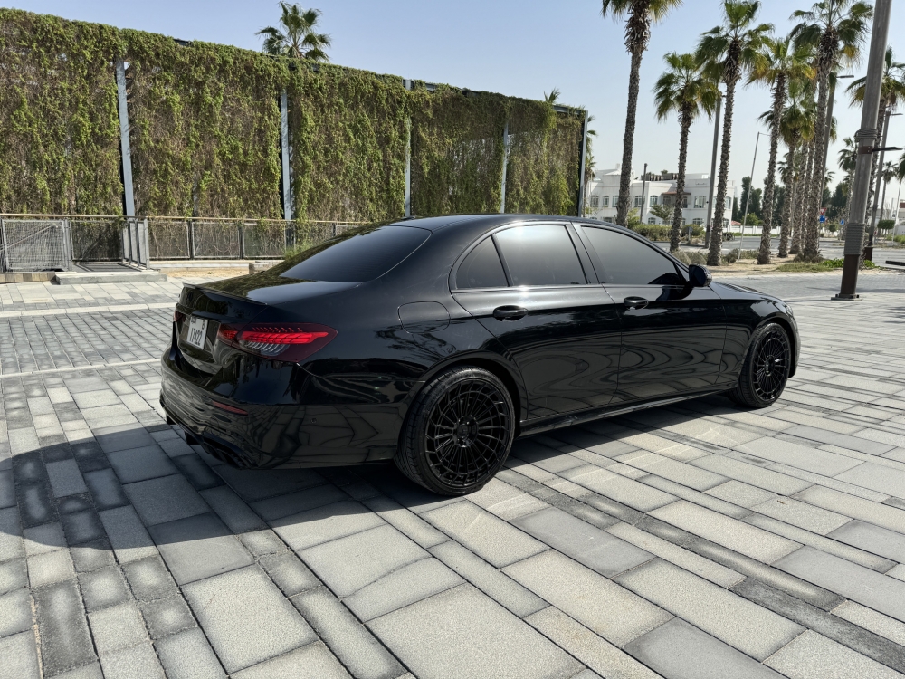 zwart Mercedes-Benz E350 2020