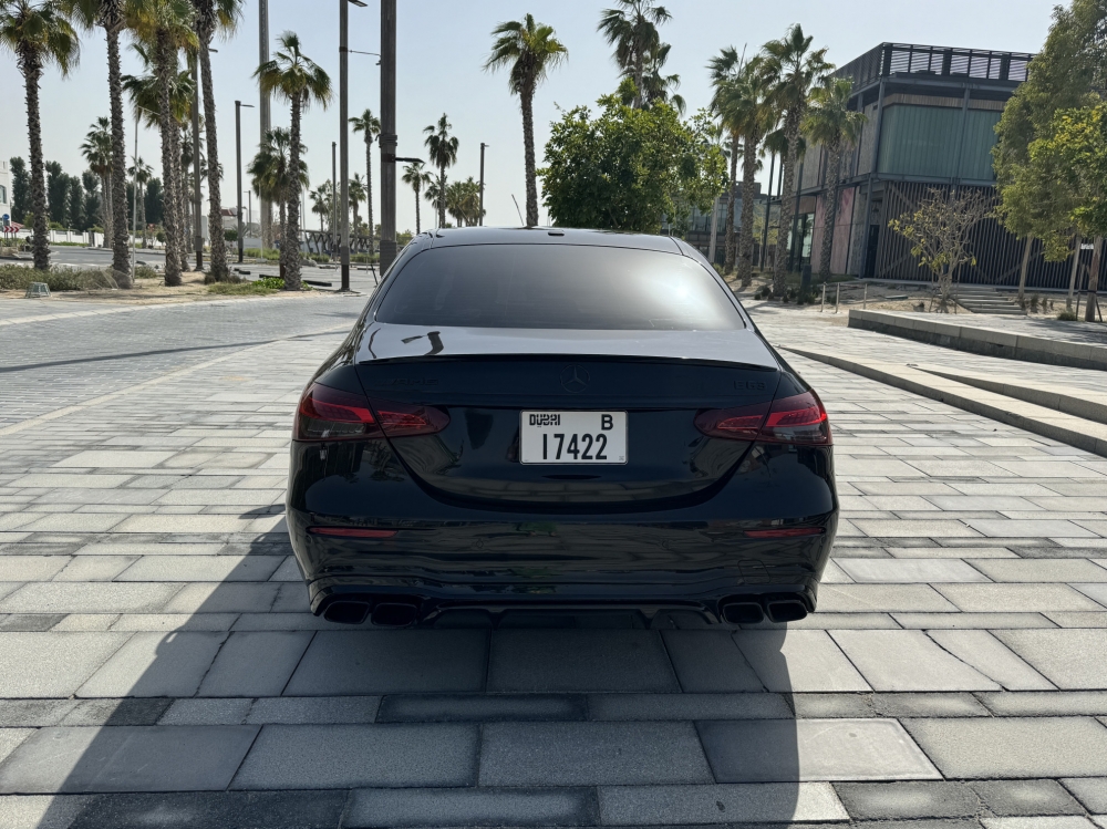 黑色的 奔驰 E350 2020