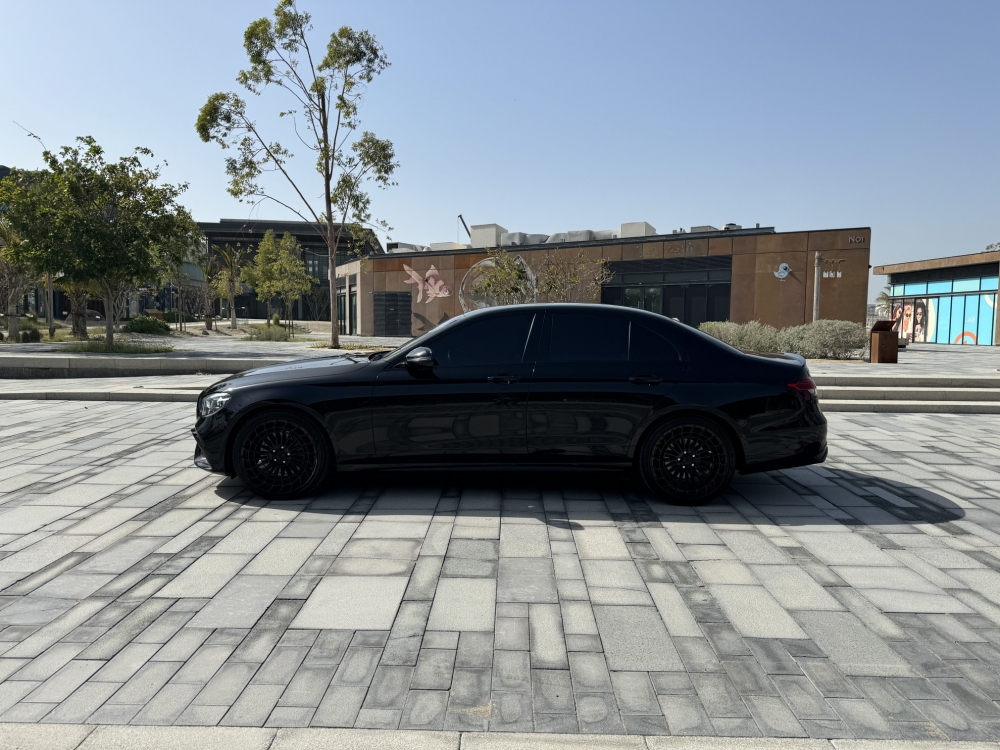 Siyah Mercedes Benz E350 2020