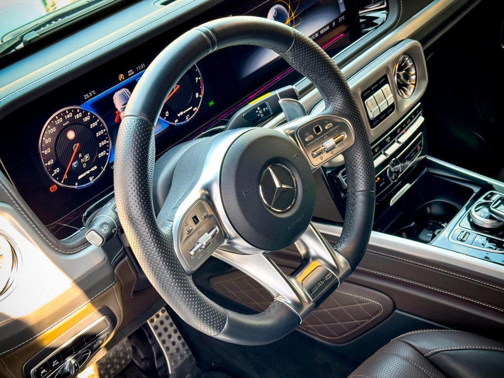 Siyah Mercedes Benz AMG G63 2020