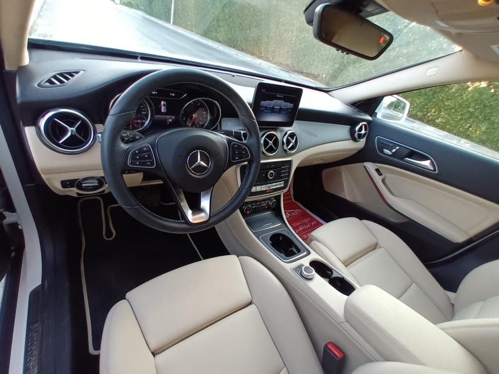 Geel Mercedes-Benz GLA 250 2020