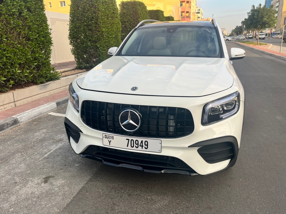 White Mercedes Benz GLB 250 2021