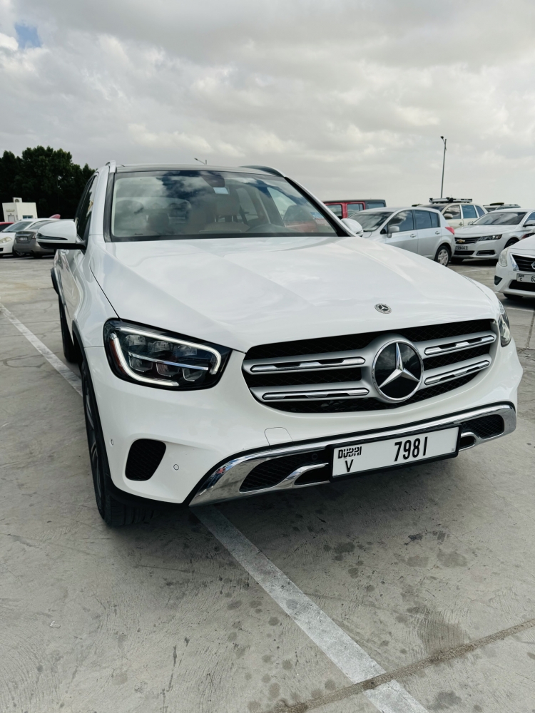 White Mercedes Benz GLC 300 2021