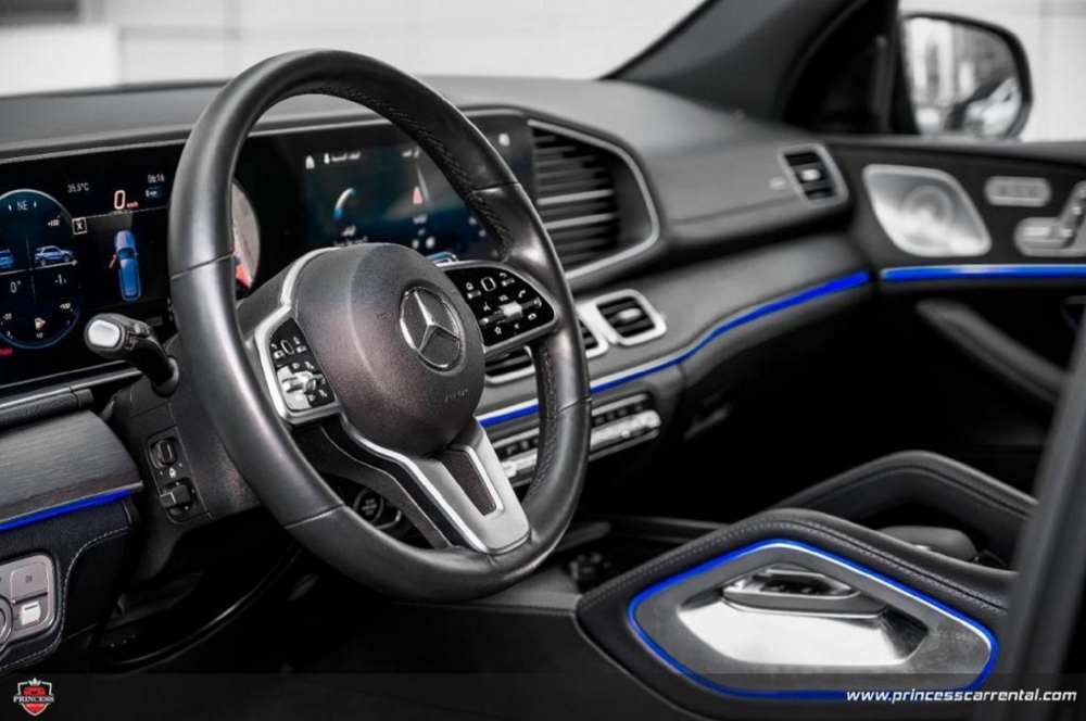 Black Mercedes Benz GLE 450 2021