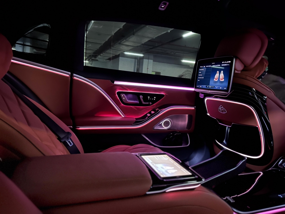 wit Mercedes-Benz Maybach S680 2023