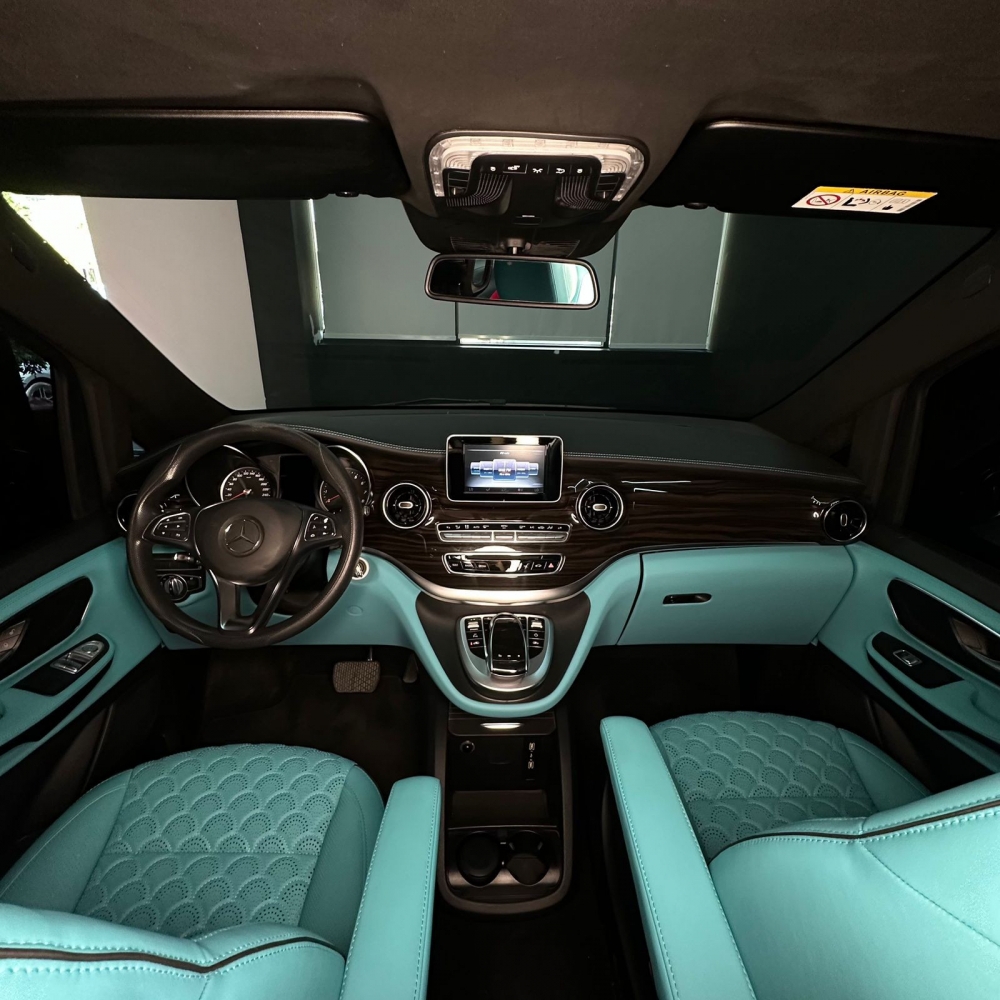 Noir Mercedes Benz V250 2020