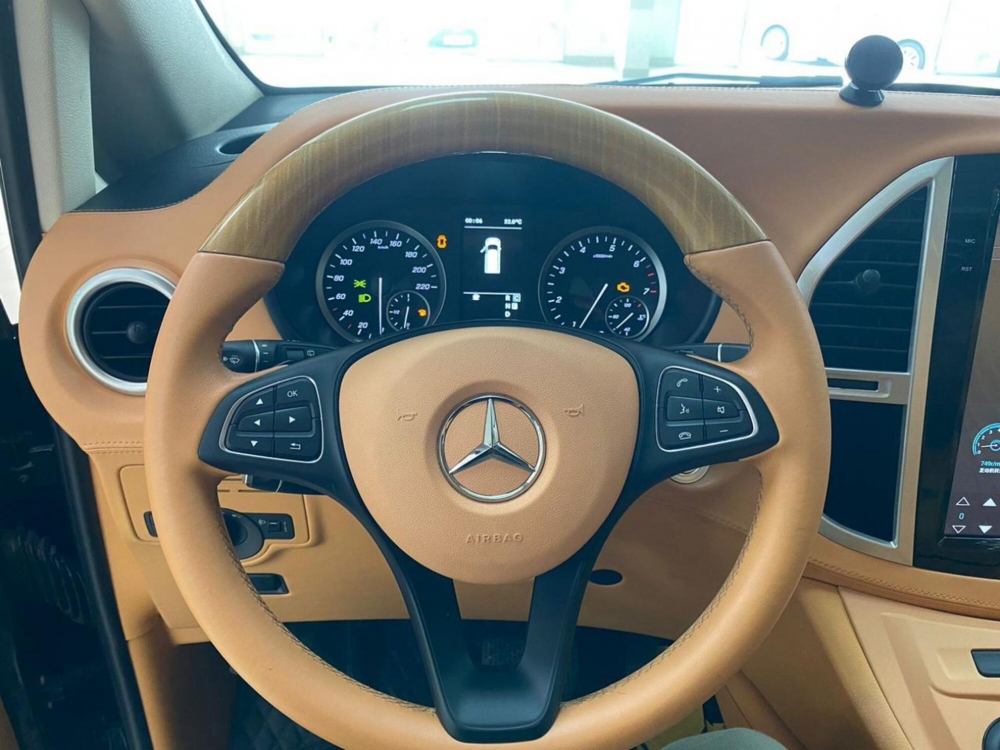 Noir Mercedes Benz V250 2021