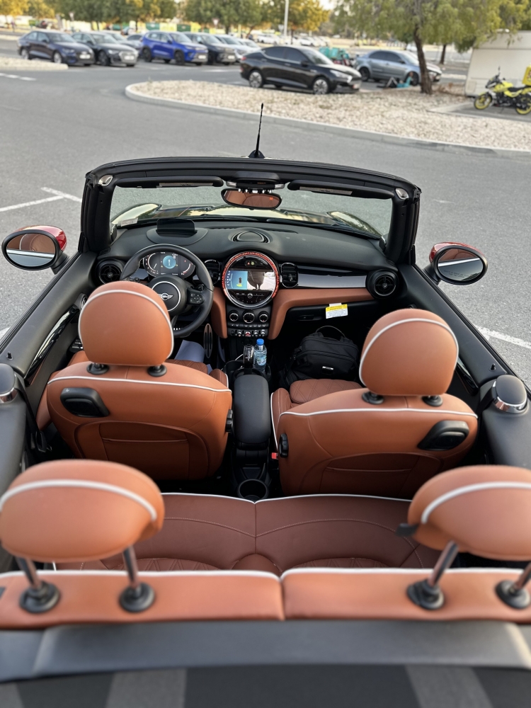 Noir Mini Cooper JCW Cabriolet 2023