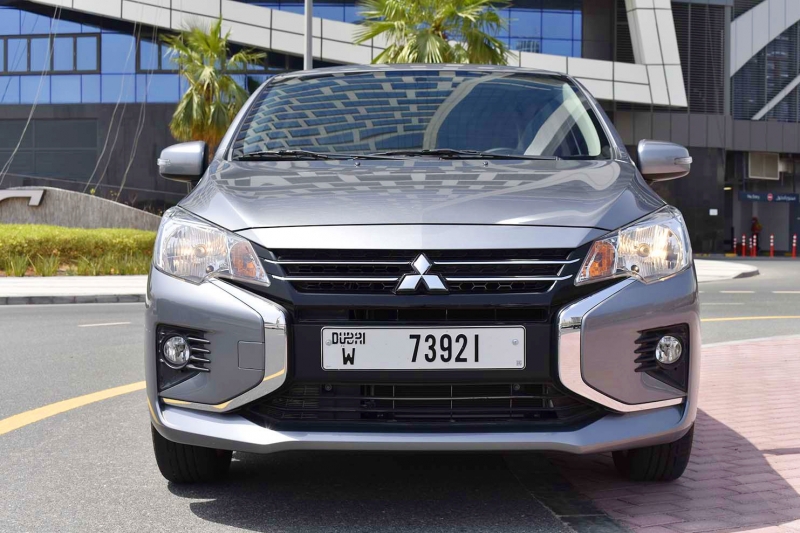 Silber Mitsubishi Anziehen 2021