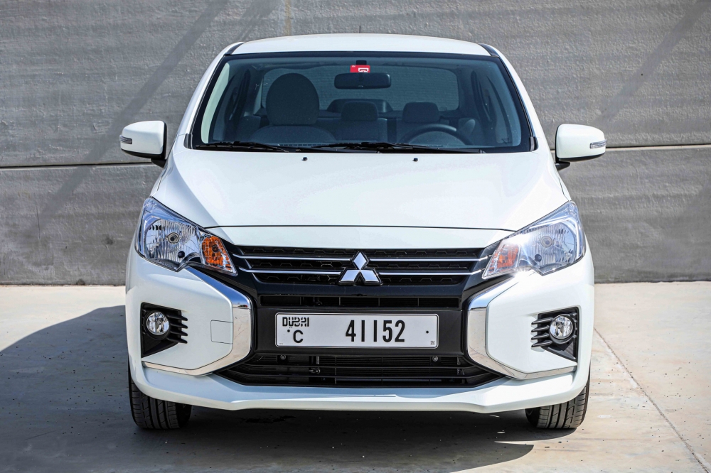 Weiß Mitsubishi Anziehen 2022