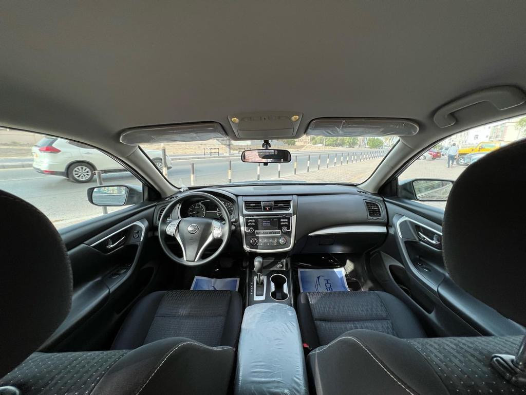Gray Nissan Altima 2017