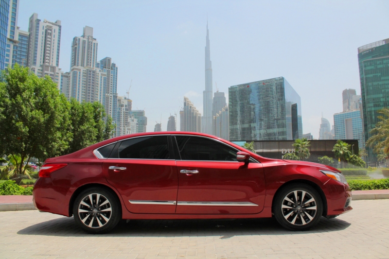 Red Nissan Altima 2016