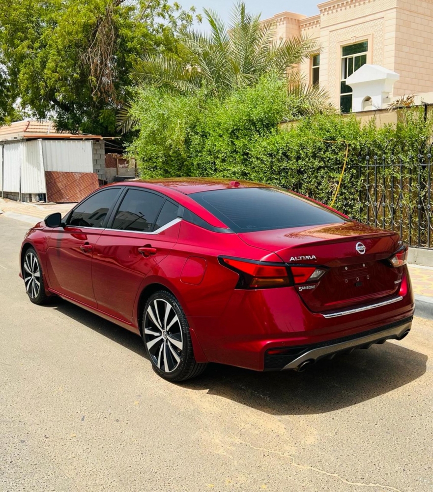 Red Nissan Altima 2019