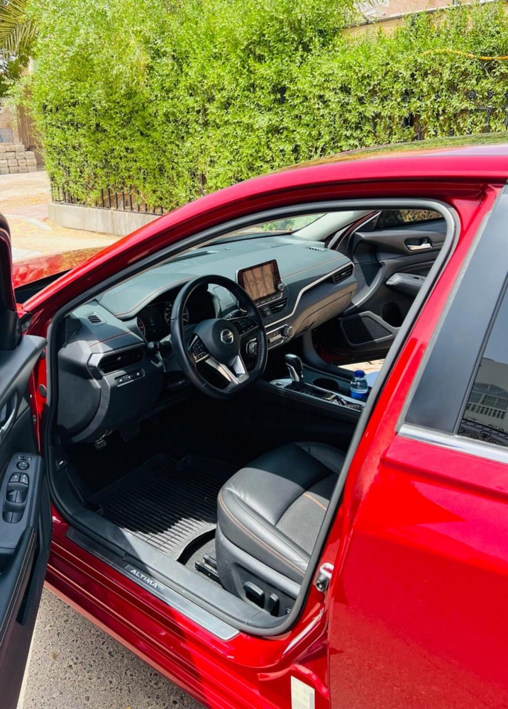 Kırmızı Nissan Altima 2019