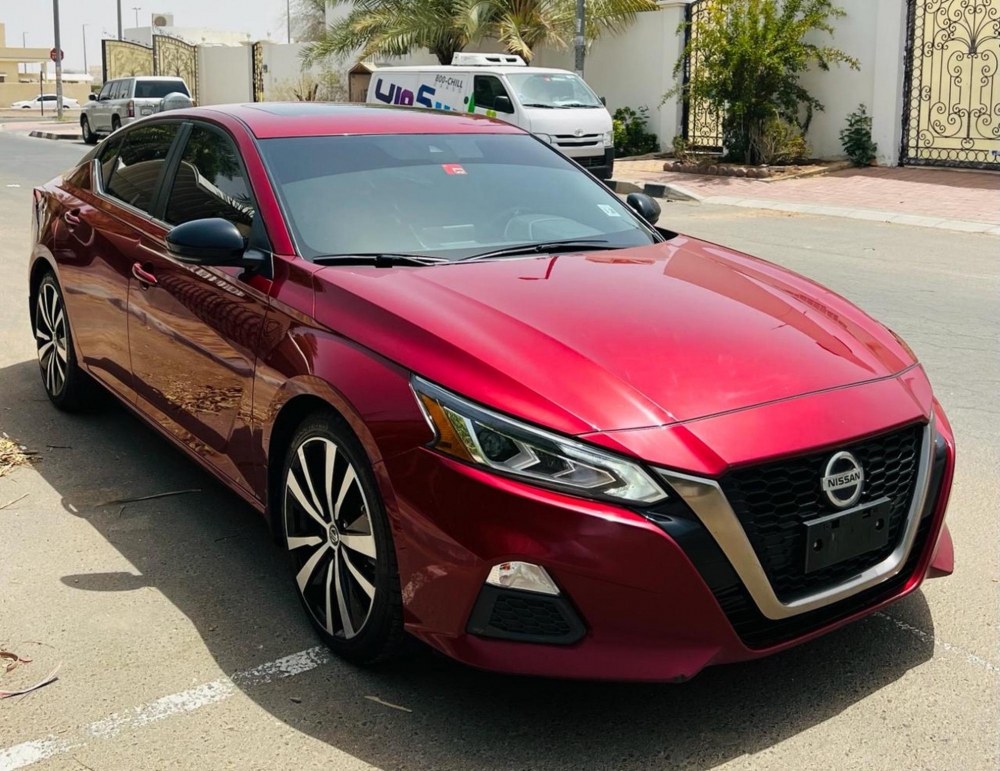 rouge Nissan Altima 2019