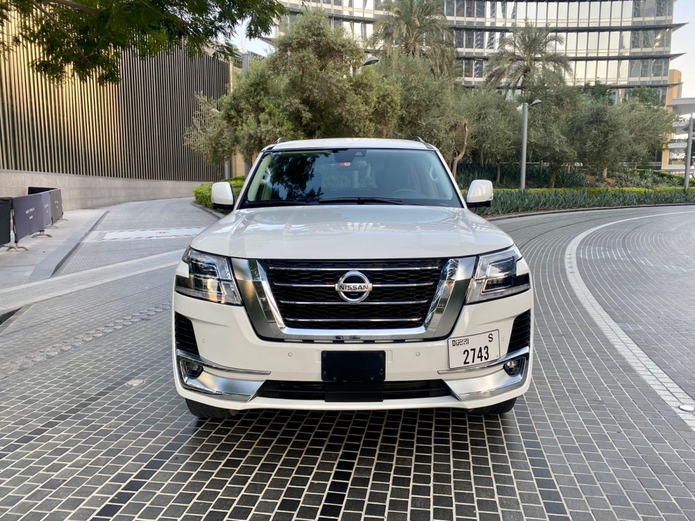 wit Nissan Patrouille Platina 2021