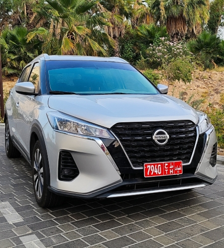 Silver Nissan Kicks 2022