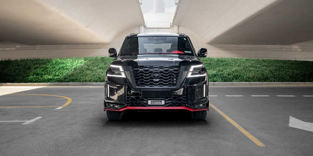 Schwarz Nissan Nismo patrouillieren 2020