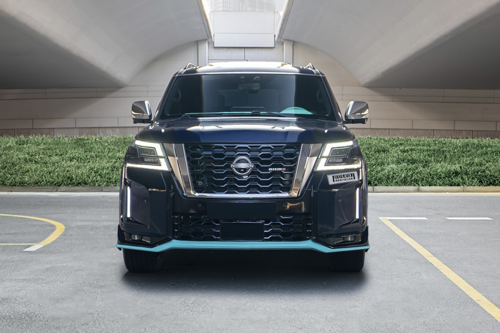 Schwarz Nissan Nismo patrouillieren 2021