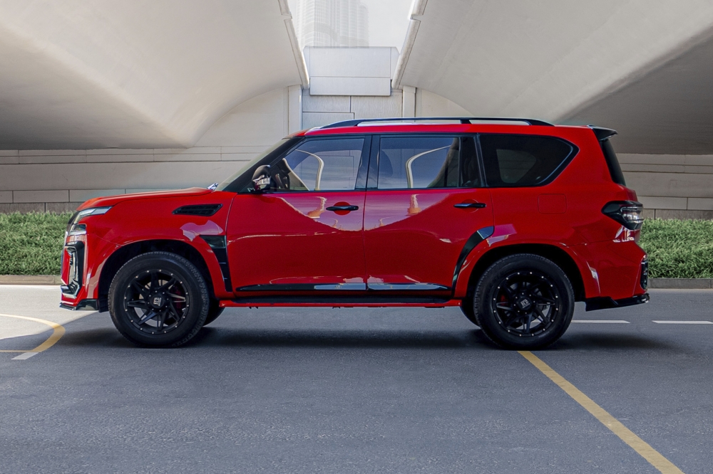 Rot Nissan Patrouille Platinum V8 2019