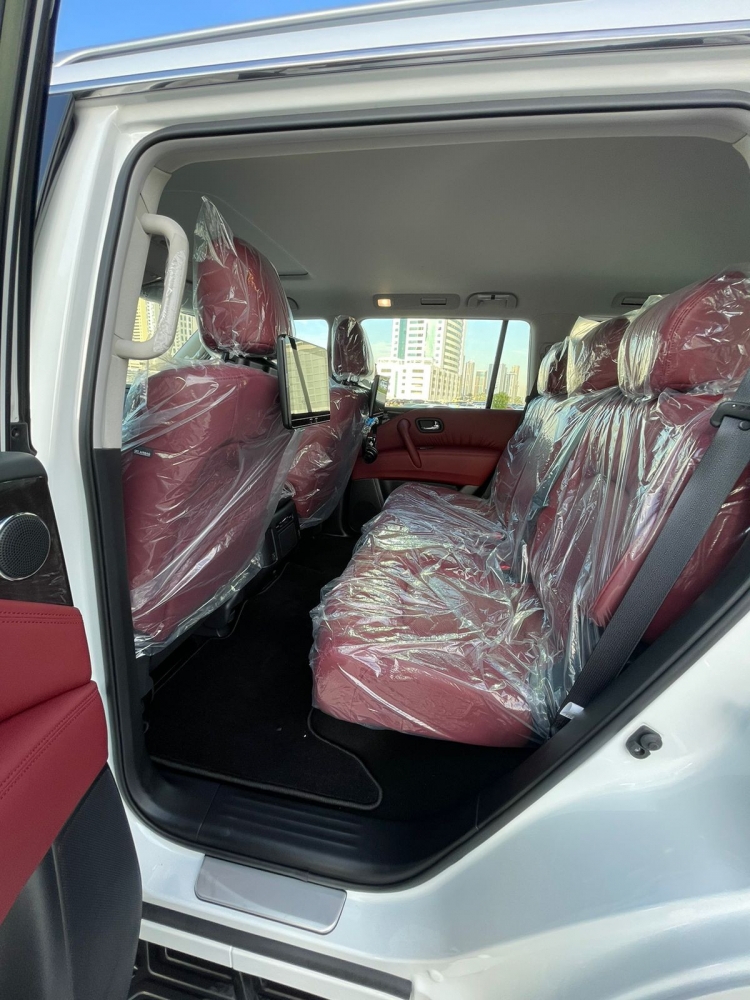 blanc Nissan Patrol Platinum 2024