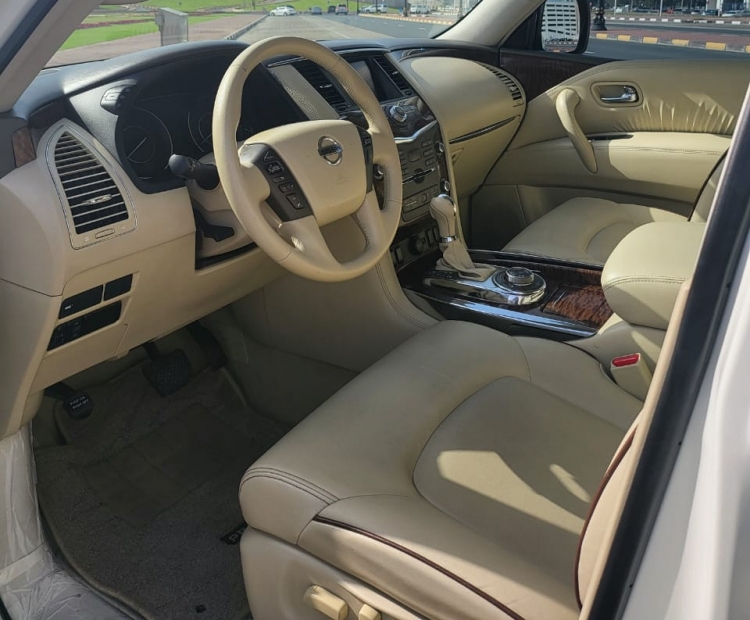 Beyaz Nissan Devriye gezmek 2019