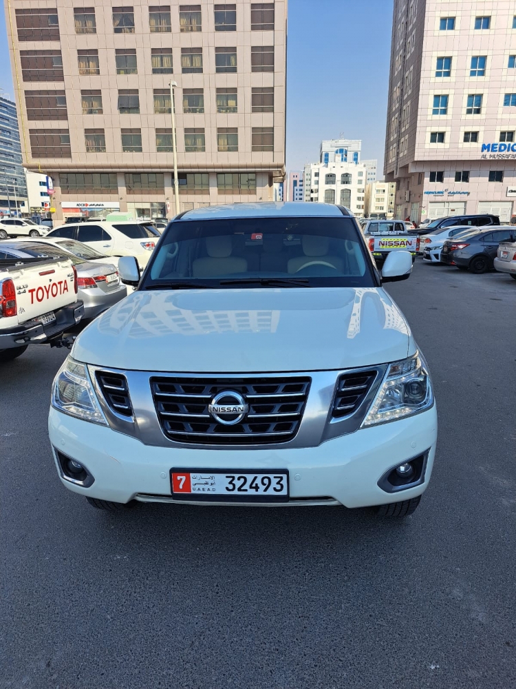 Weiß Nissan Patrouillieren 2019