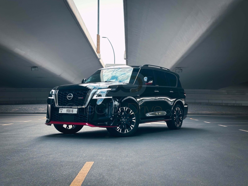 Schwarz Nissan Patrouillieren 2020