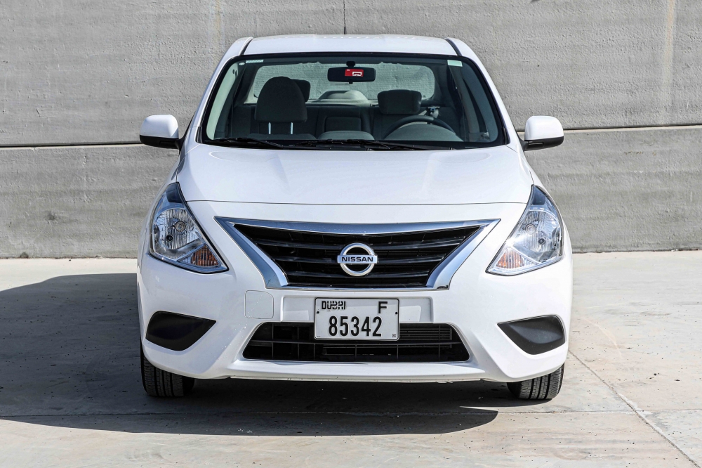 Weiß Nissan Sonnig 2022