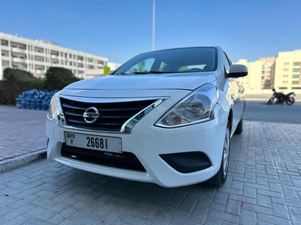 wit Nissan Zonnig 2022