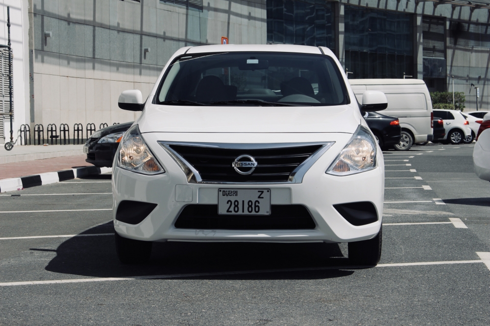 wit Nissan Zonnig 2024