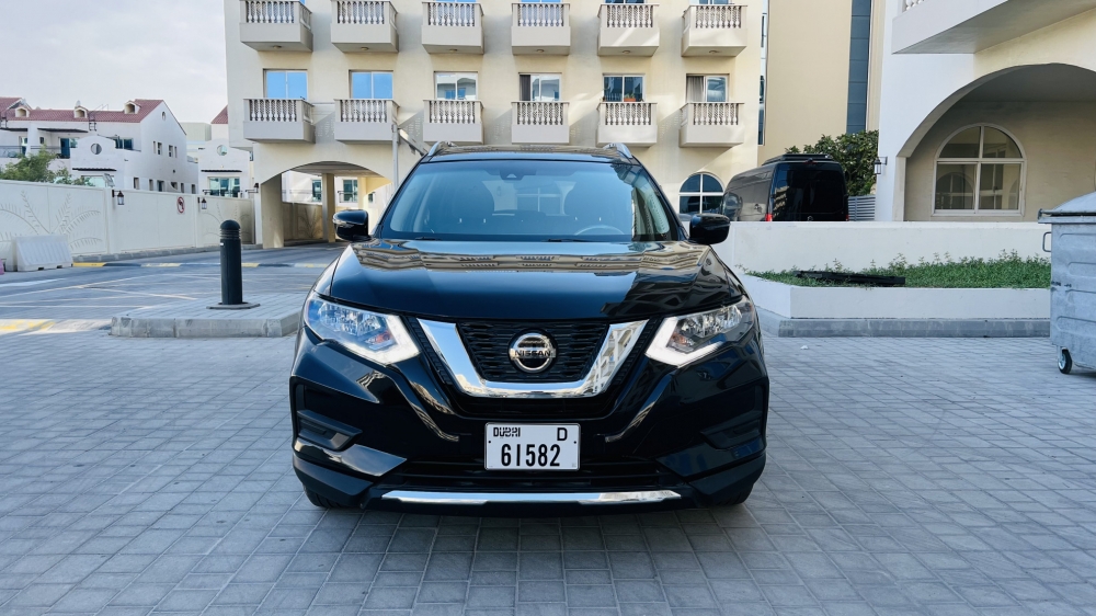 Black Nissan Xtrail 2020