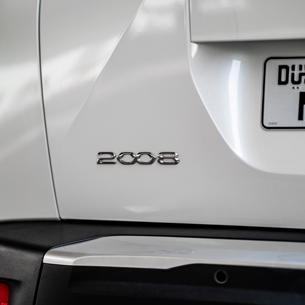 Beyaz Peugeot 2008 GT 2023